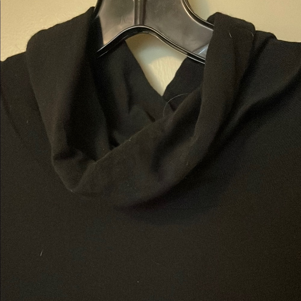 Black Short Sleeve Sweater - Picture 2 of 8